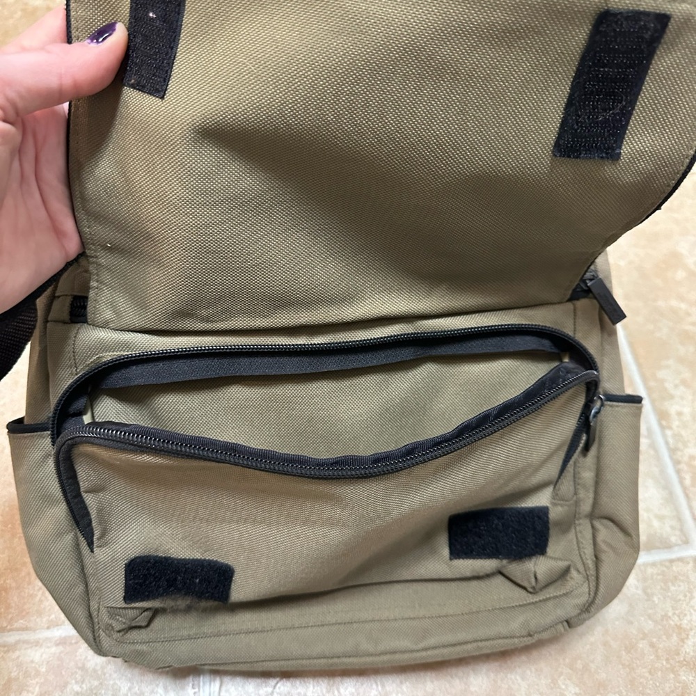 Awesome vintage United Colors of Benetton mini messenger bag - Picture 11 of 11